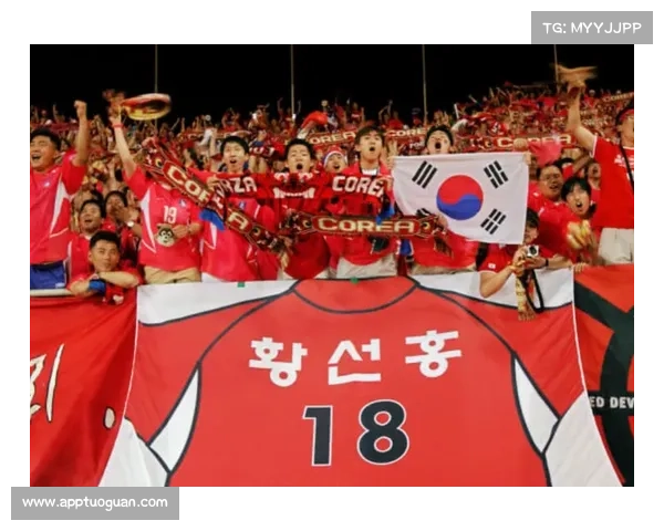 火花球迷举标语信念不灭 见证球队逆转奇迹时刻